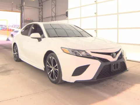 White 2020 TOYOTA CAMRY SE for sale in Gaithersburg, MD