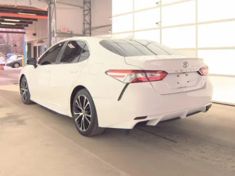 More photos of 2020 TOYOTA CAMRY SE at Mr. Car of Gaithersburg, MD