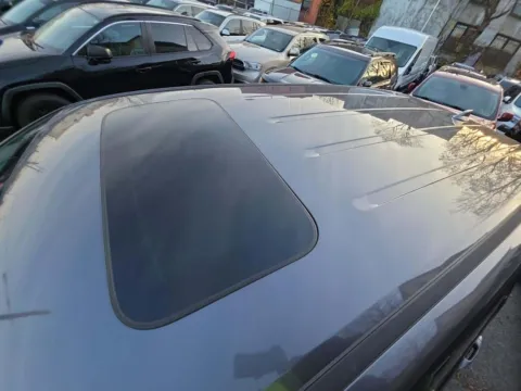 More photos of 2021 HONDA PILOT EX-L at Mr. Car of Gaithersburg, MD