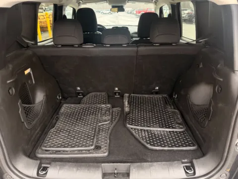 More photos of 2019 JEEP RENEGADE LATITUDE 4X4 at Mr. Car of Gaithersburg, MD
