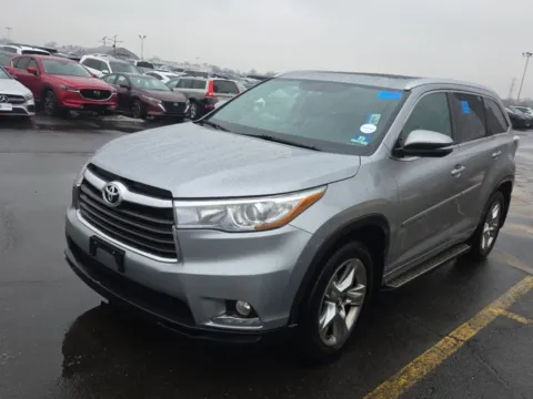 Another view of 2016 TOYOTA HIGHLANDER LIMITED for sale in Gaithersburg, MD at Mr. Car of Gaithersburg
