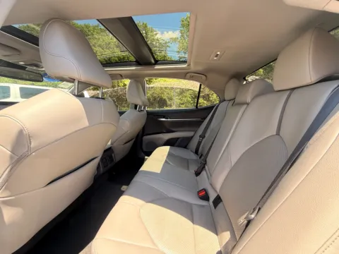 More photos of 2022 TOYOTA CAMRY XLE W/ LEATHER & PANO ROOF at Mr. Car of Gaithersburg, MD