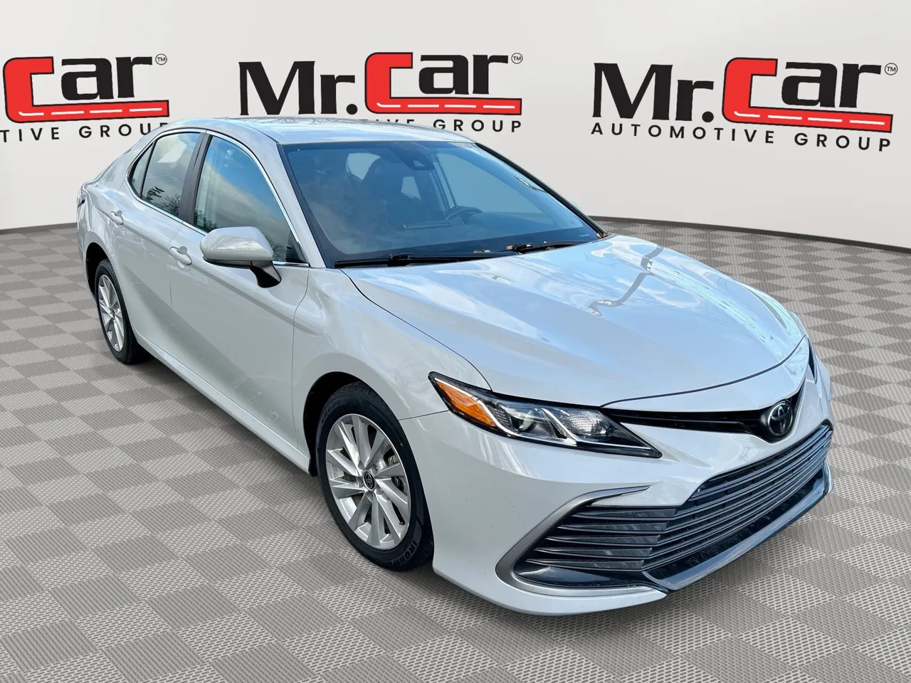 2024 Toyota Camry LE's photo