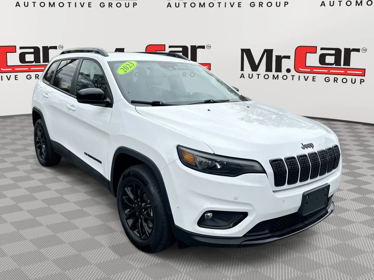 2023 Jeep Cherokee Altitude Lux's photo