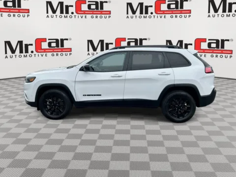 More photos of 2023 JEEP CHEROKEE ALTITUDE LUX at Mr. Car of Gaithersburg, MD