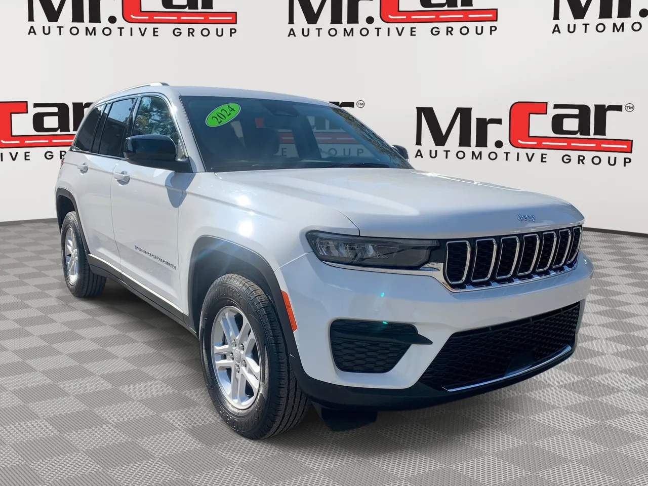 2024 Jeep Grand Cherokee Laredo's photo