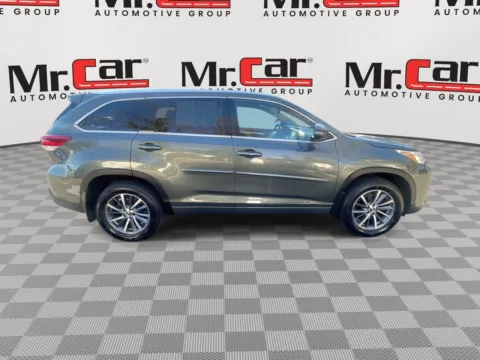 More photos of 2017 TOYOTA HIGHLANDER XLE at Mr. Car of Gaithersburg, MD