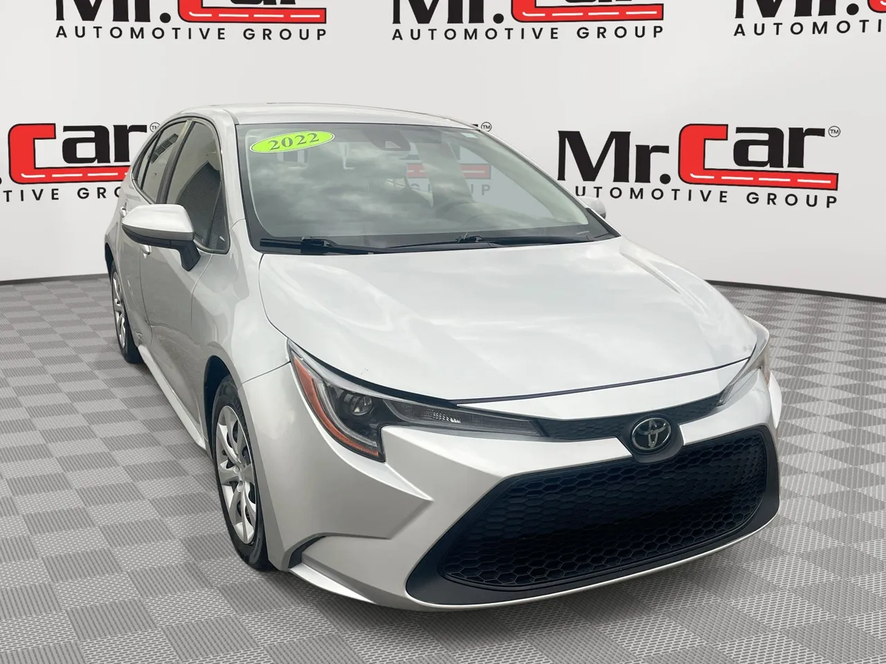 2022 Toyota Corolla LE's photo