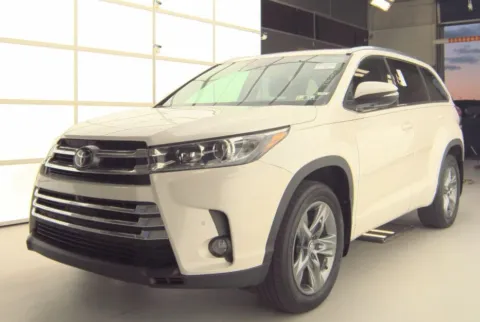 Photos of 2018 TOYOTA HIGHLANDER LIMITED for sale in Glen Burnie, MD at Mr. Car of Glen Burnie