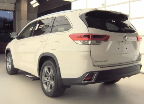 Another view of 2018 TOYOTA HIGHLANDER LIMITED for sale in Glen Burnie, MD at Mr. Car of Glen Burnie