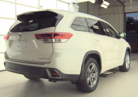 More photos of 2018 TOYOTA HIGHLANDER LIMITED at Mr. Car of Glen Burnie, MD