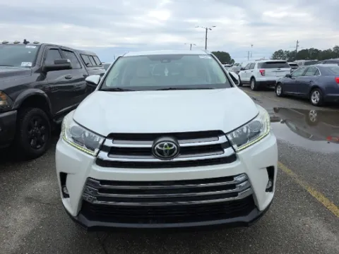 Photos of 2019 TOYOTA HIGHLANDER LIMITED for sale in Glen Burnie, MD at Mr. Car of Glen Burnie