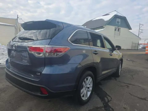 Another view of 2015 TOYOTA HIGHLANDER LE for sale in Glen Burnie, MD at Mr. Car of Glen Burnie