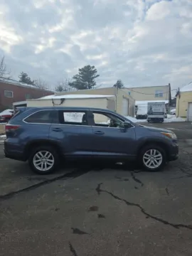 More photos of 2015 TOYOTA HIGHLANDER LE at Mr. Car of Glen Burnie, MD