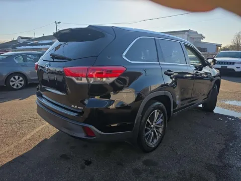 Another view of 2019 TOYOTA HIGHLANDER XLE for sale in Glen Burnie, MD at Mr. Car of Glen Burnie