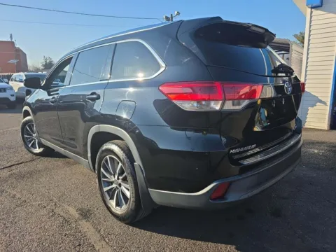 More photos of 2019 TOYOTA HIGHLANDER XLE at Mr. Car of Glen Burnie, MD