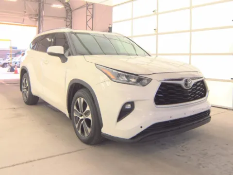 White 2020 TOYOTA HIGHLANDER XLE for sale in Glen Burnie, MD