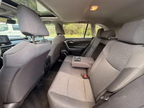 More photos of 2021 TOYOTA RAV4 XLE W/ AWD & SUNROOF at Mr. Car of Glen Burnie, MD