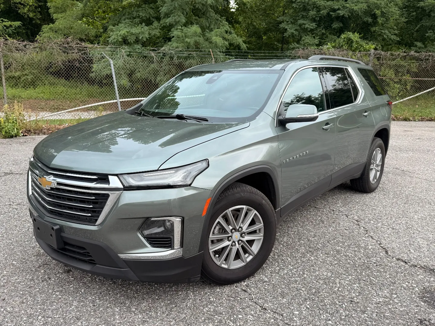 Gray 2023 CHEVROLET TRAVERSE LT CLOTH W/ AWD & THIRD ROW SEATS for sale in Glen Burnie, MD