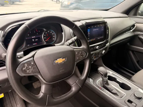 More photos of 2023 CHEVROLET TRAVERSE LT CLOTH W/ AWD & THIRD ROW SEATS at Mr. Car of Glen Burnie, MD