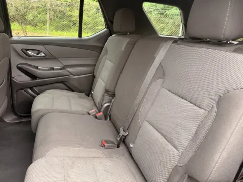 More photos of 2023 CHEVROLET TRAVERSE LT CLOTH W/ AWD & THIRD ROW SEATS at Mr. Car of Glen Burnie, MD