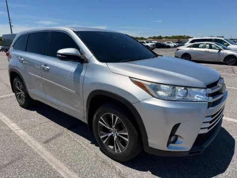Silver 2018 TOYOTA HIGHLANDER LE PLUS AWD for sale in Glen Burnie, MD