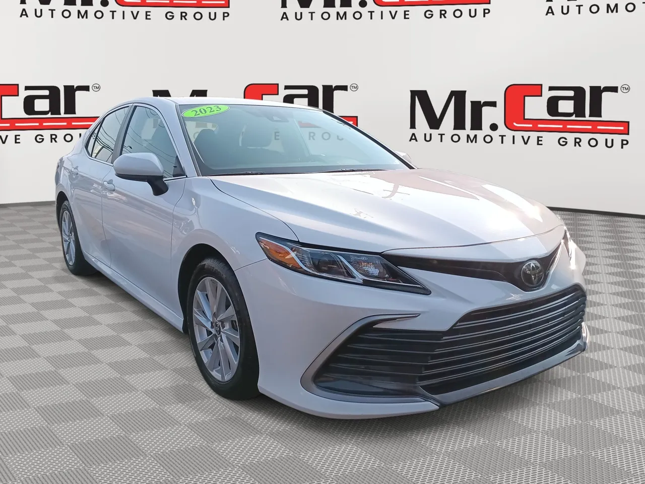 2023 Toyota Camry LE's photo
