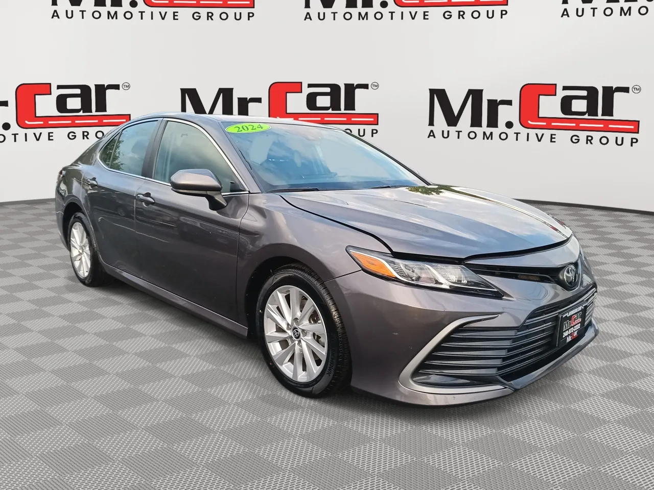 2024 Toyota Camry LE's photo