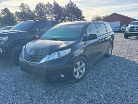 More photos of 2012 Toyota Sienna at D3 Auto Sales - Des Arc, AR, AR