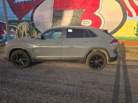 Another view of 2024 Volkswagen Atlas Cross Sport 2.0T SE w/Technology for sale in Des Arc, AR at D3 Auto Sales - Des Arc, AR
