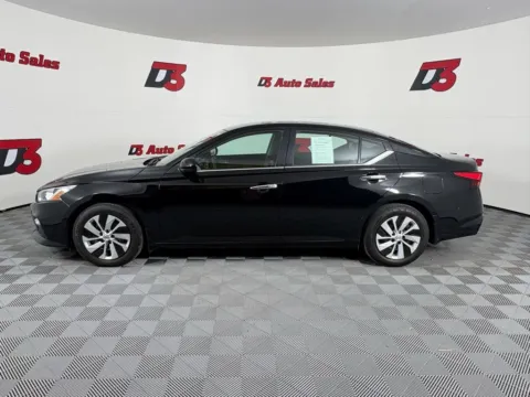 Another view of 2021 Nissan Altima 2.5 S for sale in Des Arc, AR at D3 Auto Sales - Des Arc, AR