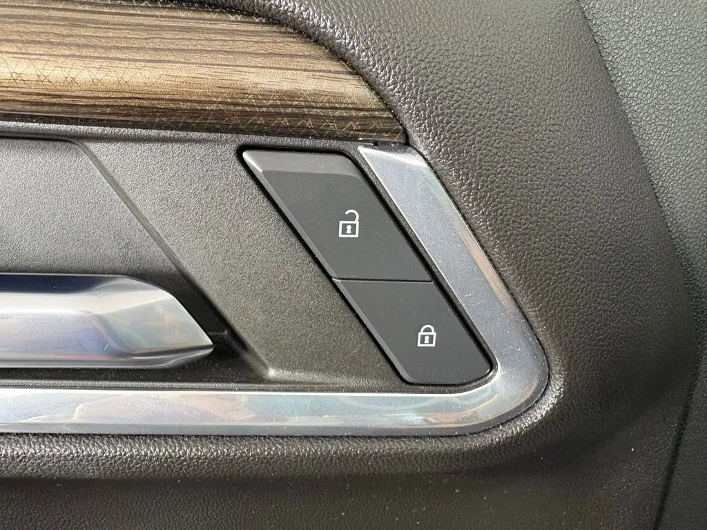Chevrolet Silverado photo 17