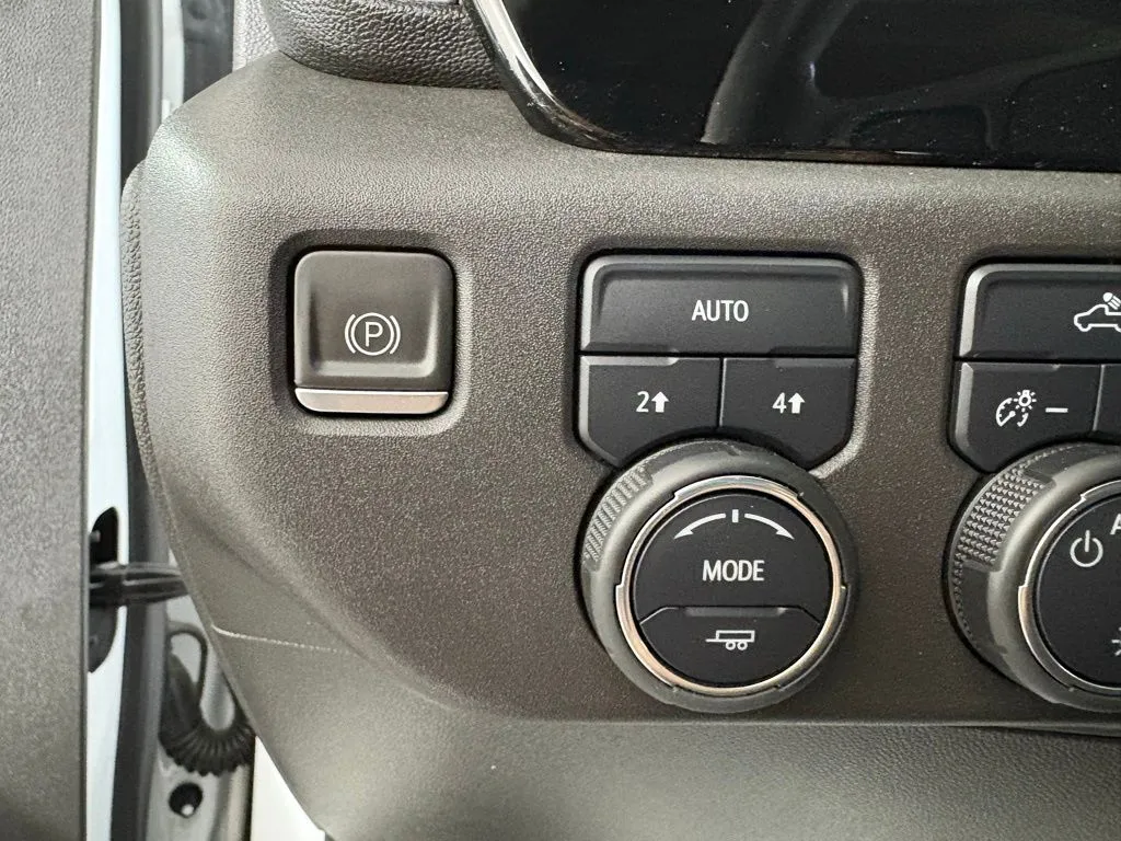 Chevrolet Silverado photo 19