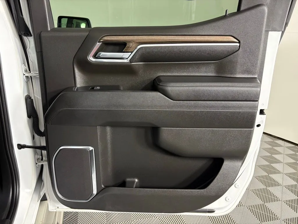 Chevrolet Silverado photo 47