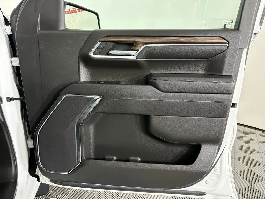 Chevrolet Silverado photo 38