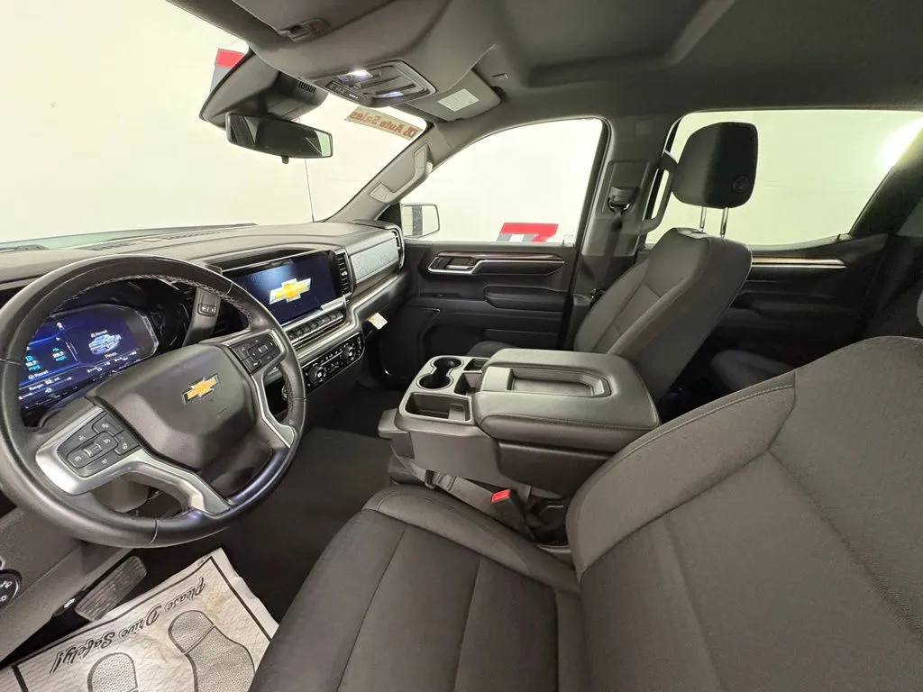 Chevrolet Silverado photo 13