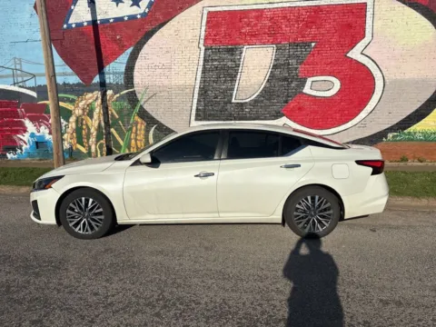 Another view of 2023 Nissan Altima 2.5 SV for sale in Des Arc, AR at D3 Auto Sales - Des Arc, AR