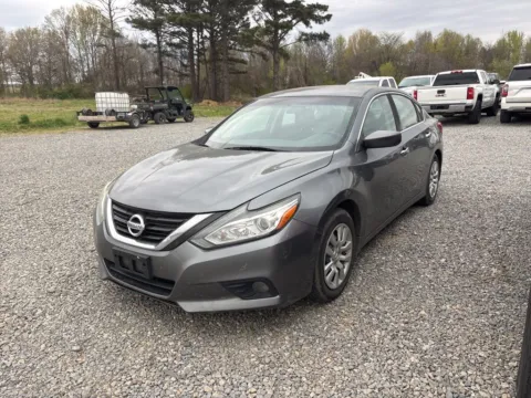 Photos of 2017 Nissan Altima 2.5 for sale in Des Arc, AR at D3 Auto Sales - Des Arc, AR