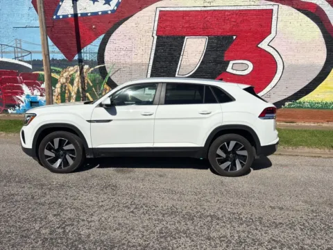 Another view of 2025 Volkswagen Atlas Cross Sport 2.0T SE w/Technology for sale in Des Arc, AR at D3 Auto Sales - Des Arc, AR
