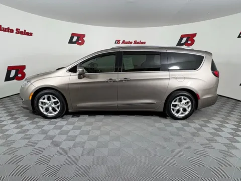 Another view of 2018 Chrysler Pacifica Touring L Plus for sale in Des Arc, AR at D3 Auto Sales - Des Arc, AR