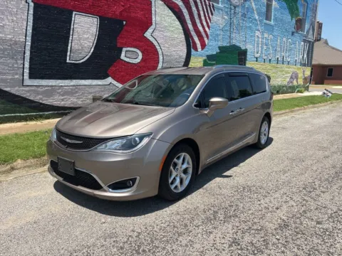 Photos of 2018 Chrysler Pacifica Touring L Plus for sale in Des Arc, AR at D3 Auto Sales - Des Arc, AR