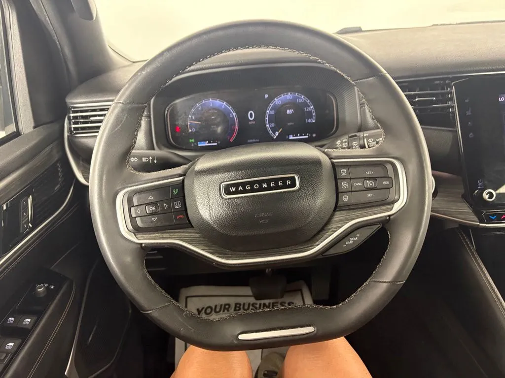 Jeep Wagoneer L photo 19