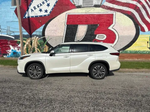 Another view of 2021 Toyota Highlander Platinum for sale in Des Arc, AR at D3 Auto Sales - Des Arc, AR