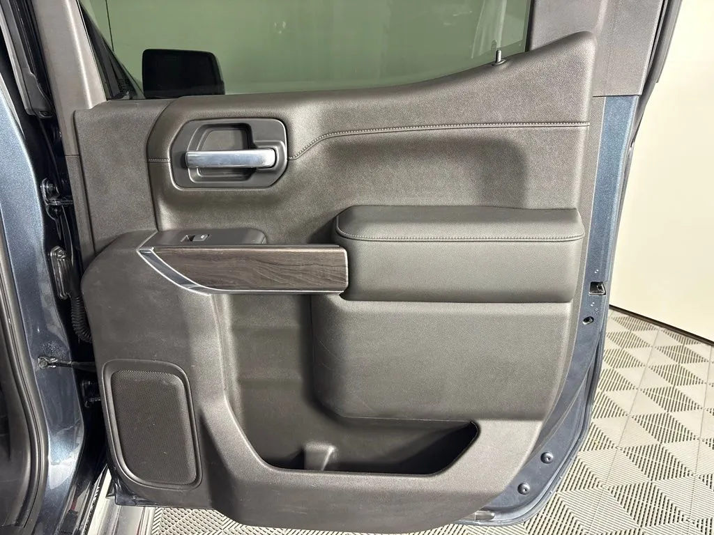 Chevrolet Silverado photo 52