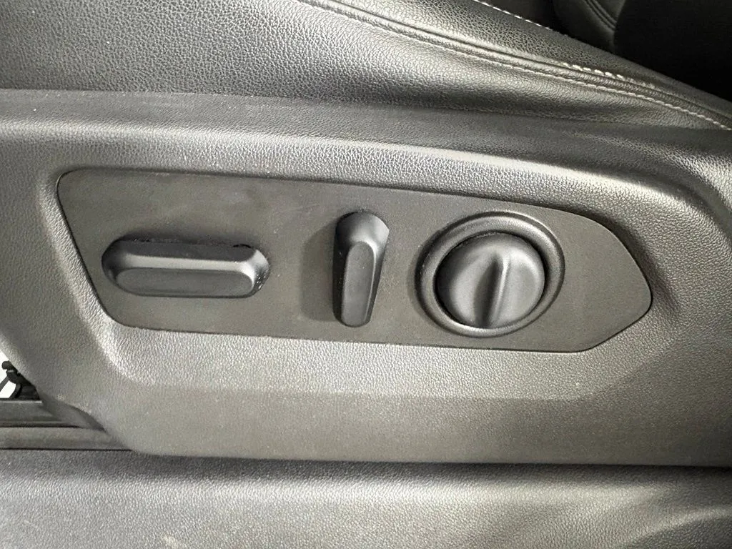 Chevrolet Silverado photo 17