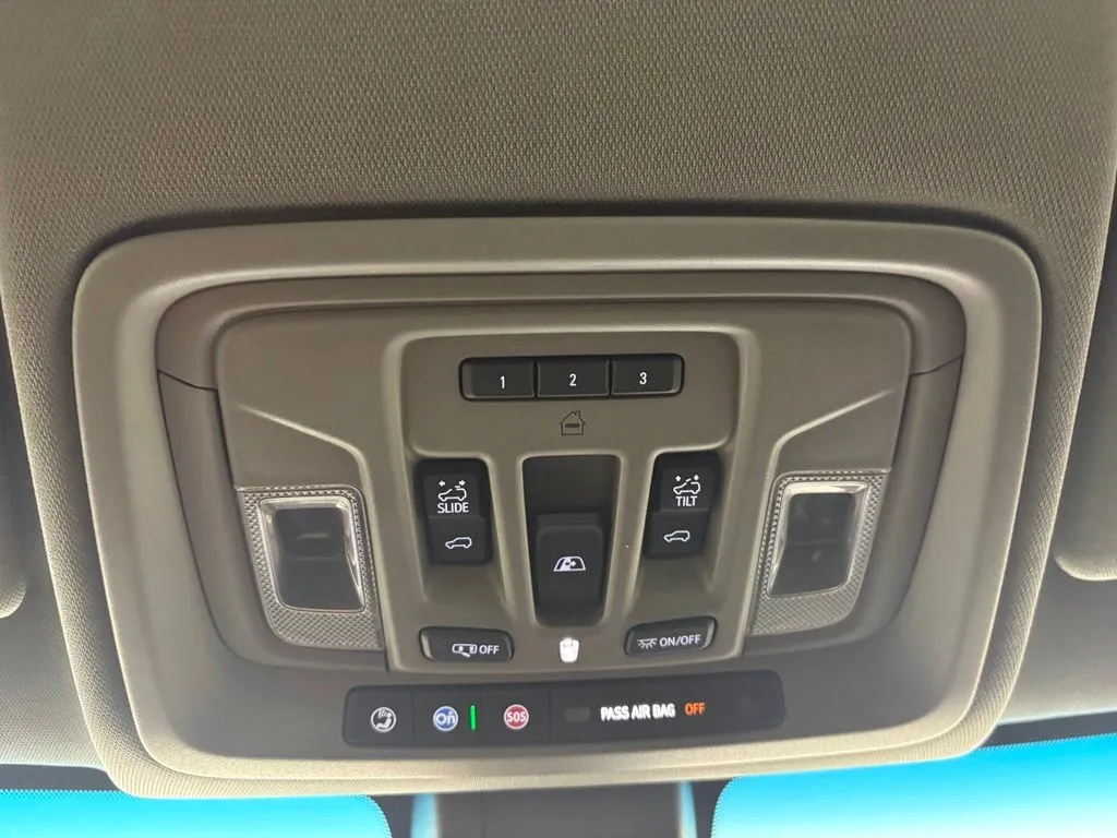 Chevrolet Silverado photo 35