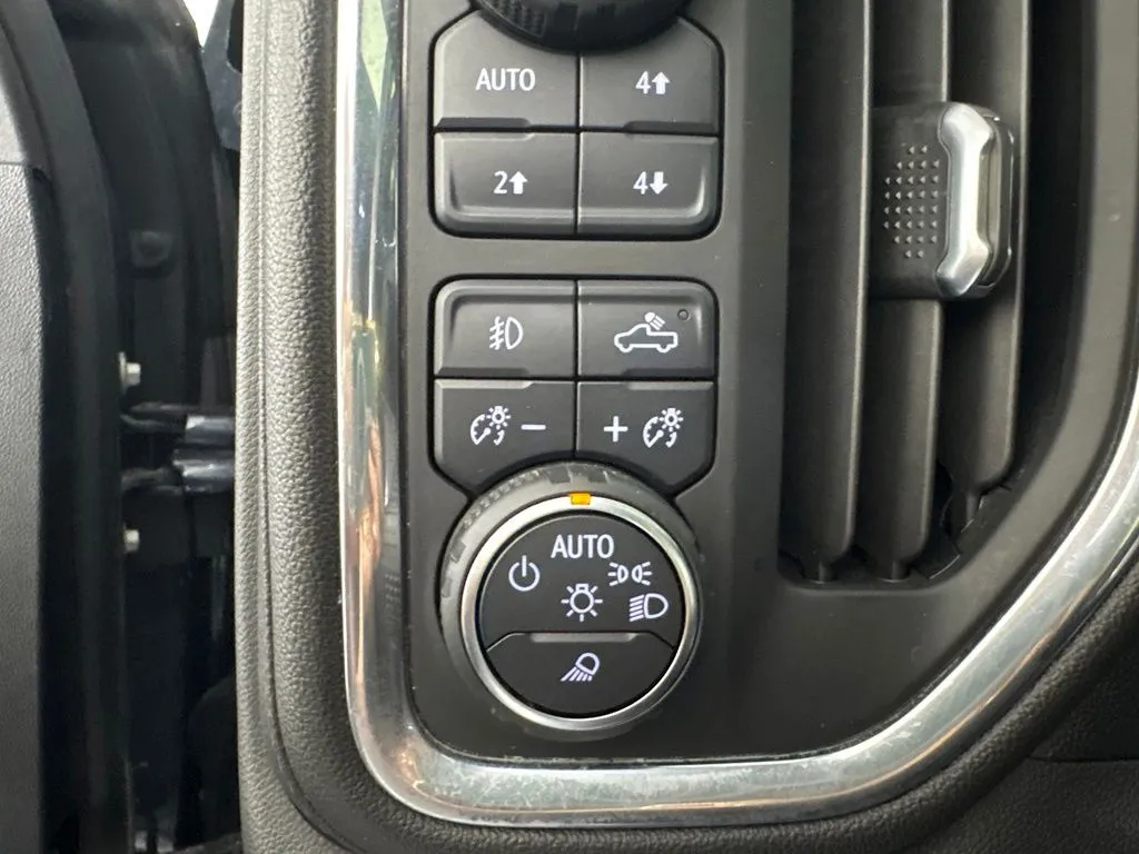 Chevrolet Silverado photo 24