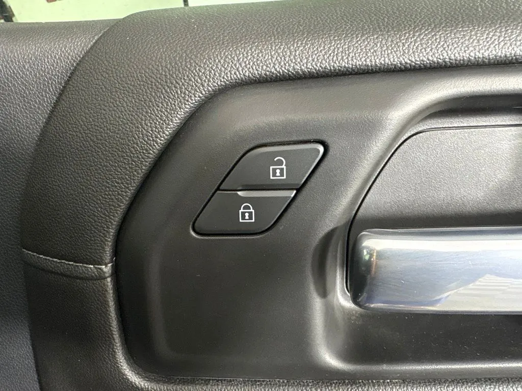 Chevrolet Silverado photo 42