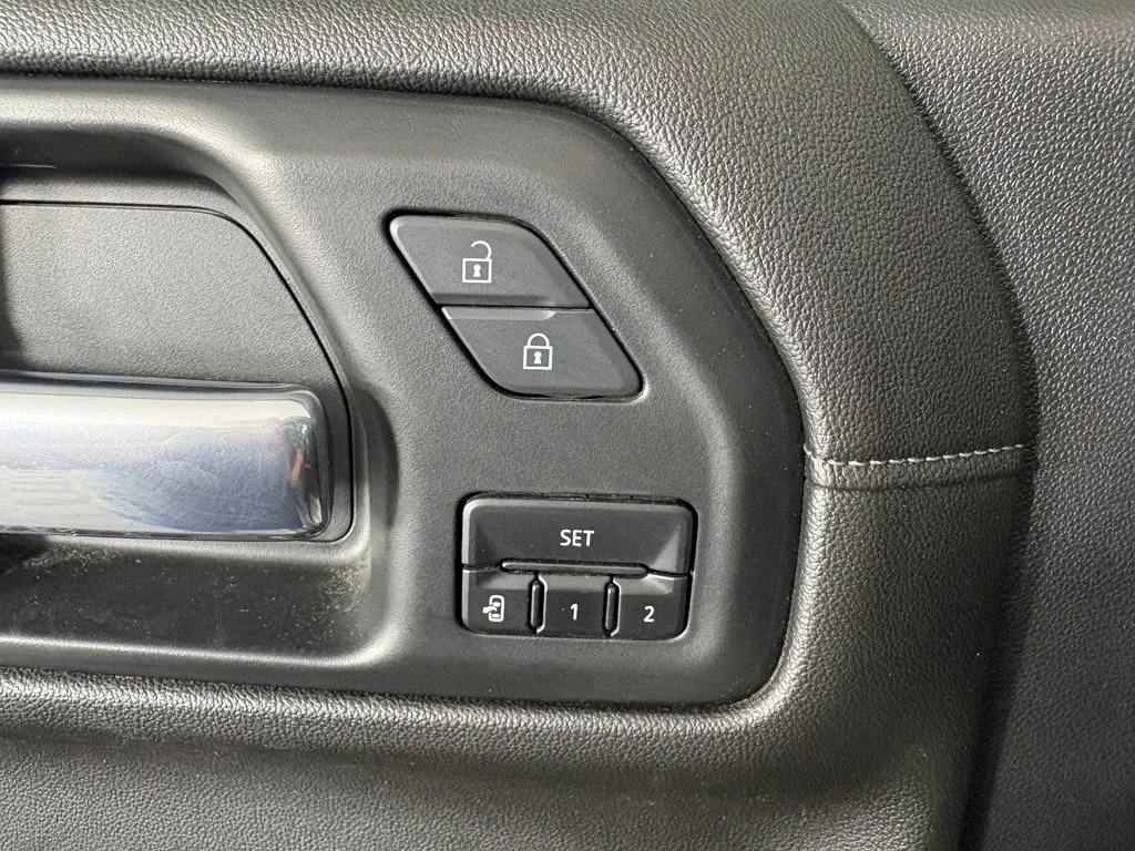 Chevrolet Silverado photo 19