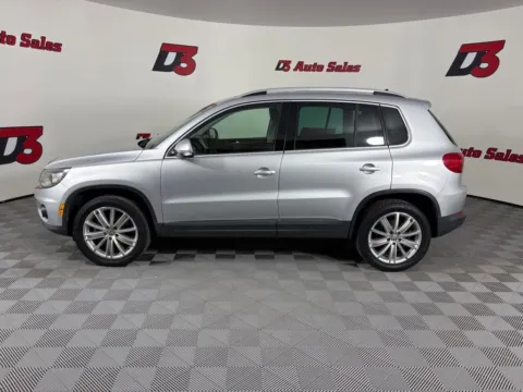 Another view of 2016 Volkswagen Tiguan SE for sale in Des Arc, AR at D3 Auto Sales - Des Arc, AR